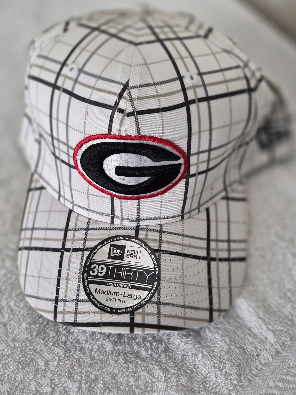 New Era 39THIRTY Georgia Bulldogs Plaid Stretch-Fit Cap - White/Black/Red Sz M/L